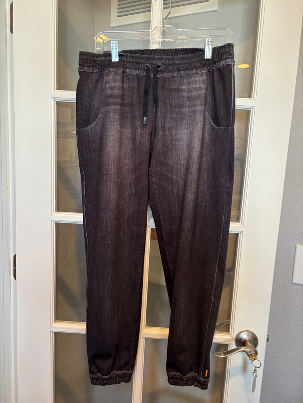 Lole Black Drawstring Women's Jogger Pants looks like denim.